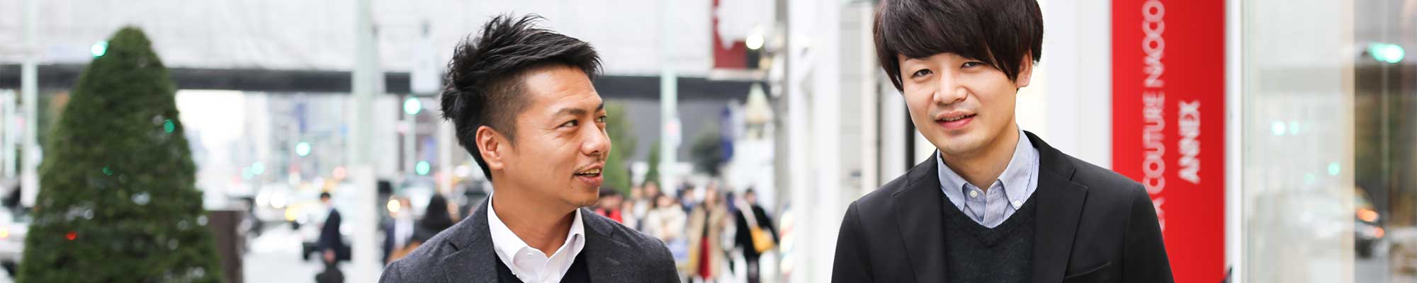 2週間に1度はお客様の元に行って、料理やスタッフ等の取材をします